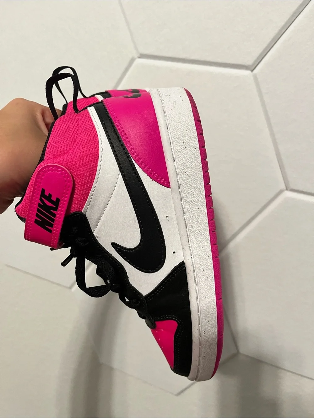 Nike Girls High-Top Sneakers in Pink/Black/White